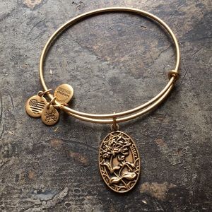 Alex & Ani ‘Sister’ bracelet